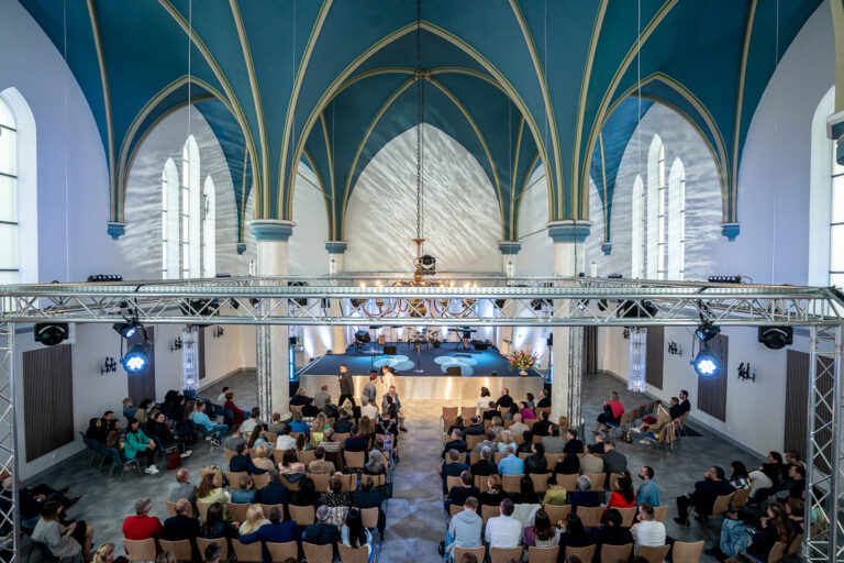 Gemeinde Aachen: Neues Leben Saal von innen